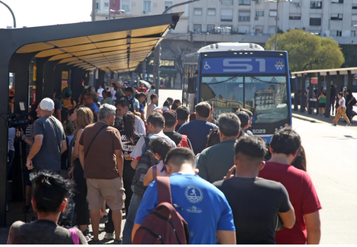 Por falta de acuerdo salarial, hay paro de colectivos en el interior ...
