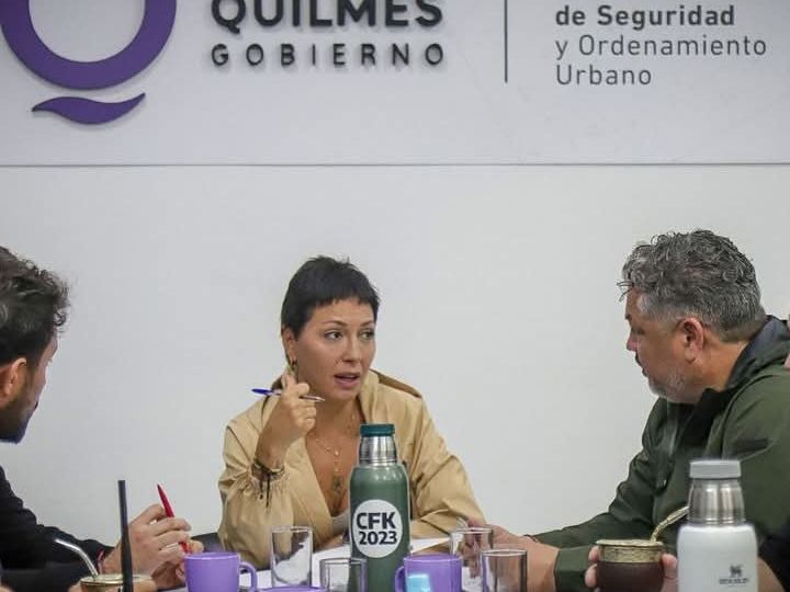 MAYRA MANTUVO UNA REUNIÓN DE COORDINACIÓN DE TRABAJOS CON DIFERENTES ÁREAS DEL MUNICIPIO POR EL FUERTE TEMPORAL QUE AFECTA LA REGIÓN (1)